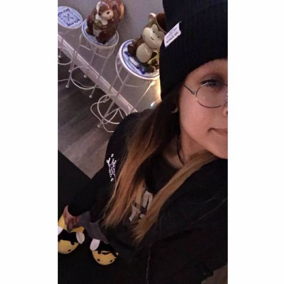 Meet your Posher, Daniela - Picture 1 of 5